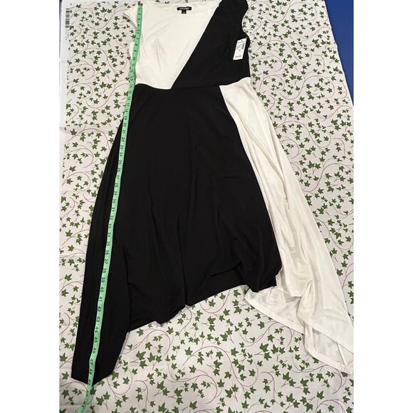 NWT! Roz & Ali Dress Size: M - Picture 2 of 7